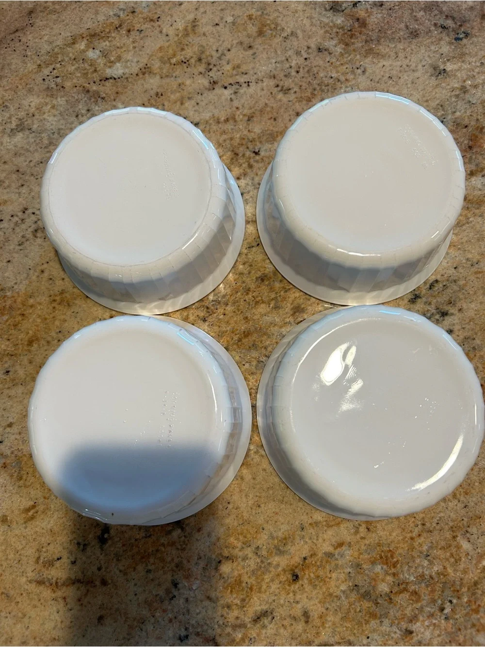 Corningware #F-16-B French White Round 16 oz Casserole Dishes Set of 4 No chips.